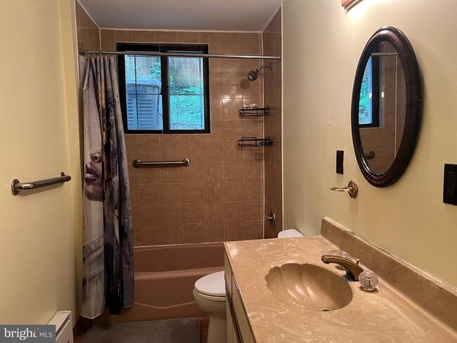 Building Photo - 707 Schindler Dr