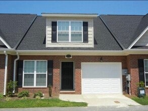 Building Photo - 834 Landing Dr