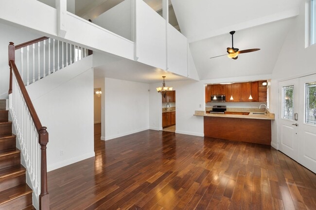 Building Photo - Kahala Home 5 bedroom 4 bath with Large Yard