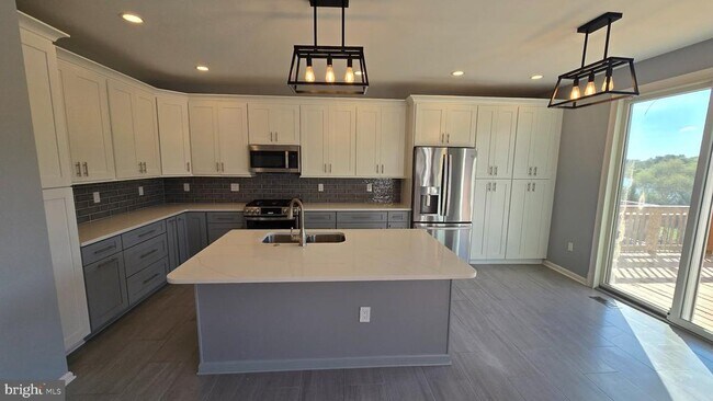 Building Photo - 43975 Lords Valley Terrace
