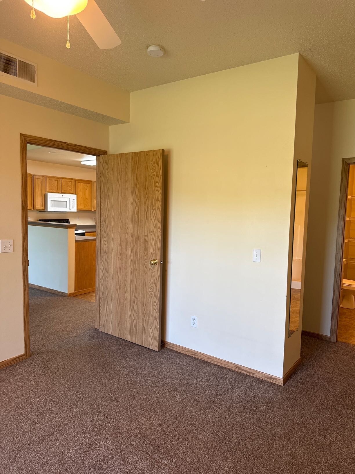 Building Photo - 210 10th St W