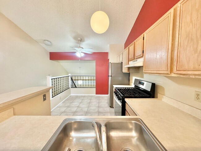 Building Photo - Winterset Condo