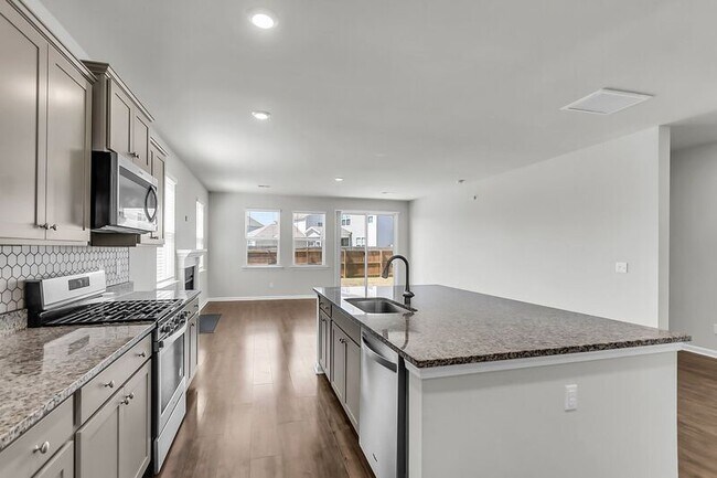 Building Photo - 425 Ribiero Dr