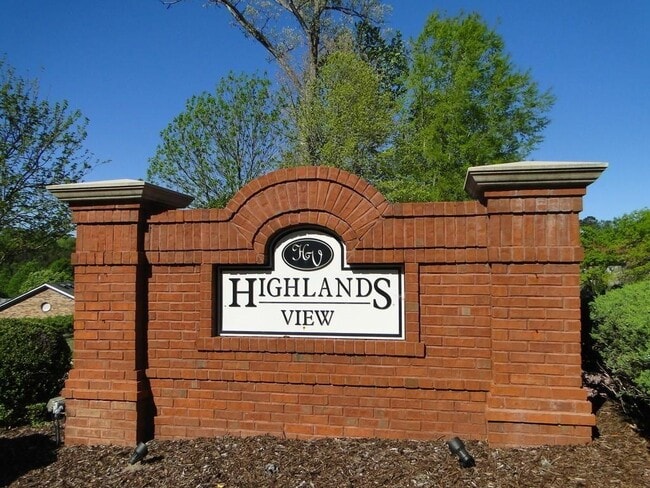 Building Photo - 1749 Highlands View Dr
