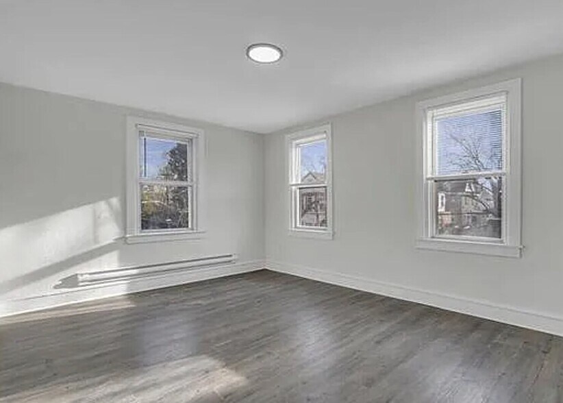Building Photo - 409 Kerper St