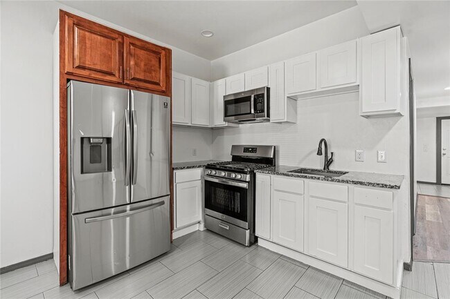 Building Photo - 2136 SW 23rd St