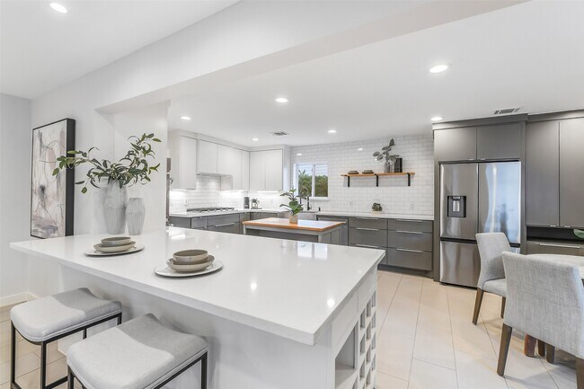 Building Photo - 12326 Old Oaks Dr