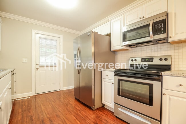 Building Photo - 127 Ashdown Dr