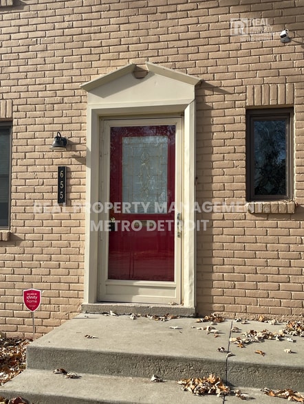 Building Photo - 655 N Eton St