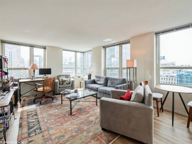 Building Photo - 345 N La Salle Dr