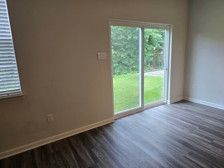 Building Photo - 330 Maple Run Dr