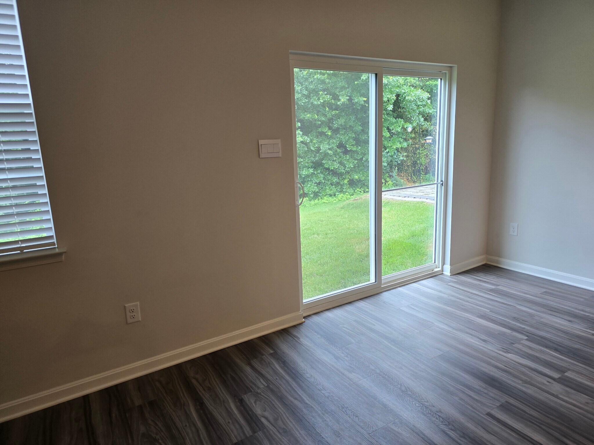 Building Photo - 330 Maple Run Dr
