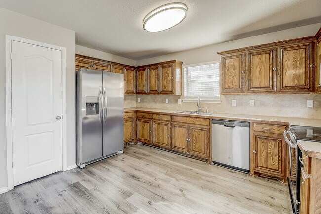 Building Photo - 903 Grouse Rd