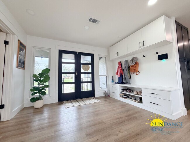 Building Photo - Custom 4BR Pool Home in Kenwood with Bonus Room & Private Backyard!