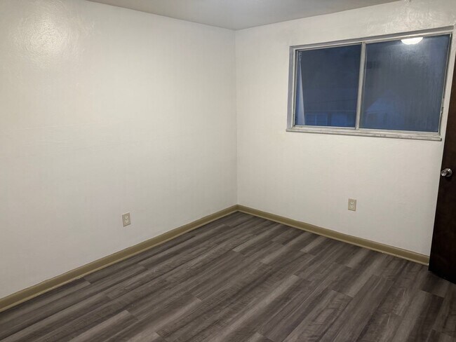 Building Photo - 2 bed/1 bath Townhome Port Vue, PA
