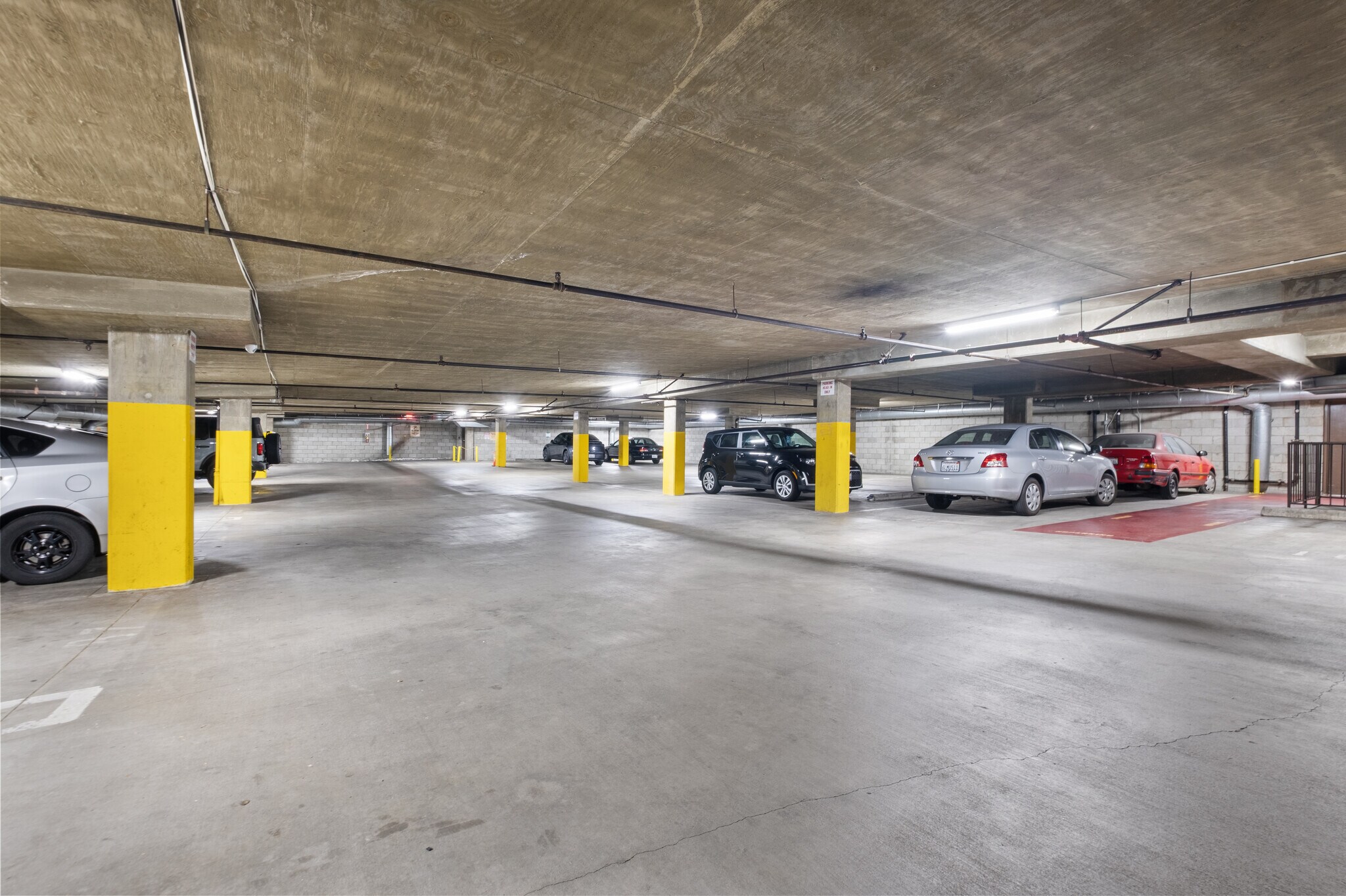 Building Photo - 433 S Manhattan Pl