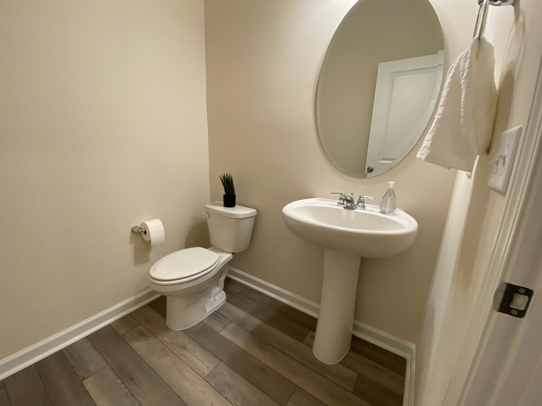Building Photo - Room in Townhome on Talley St