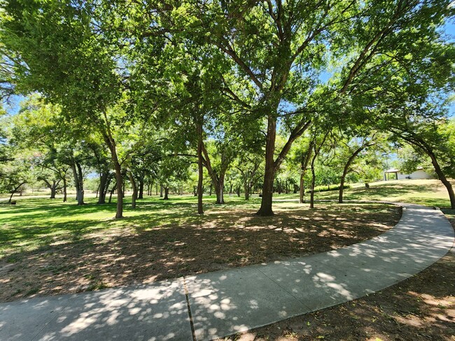 Building Photo - LOCATION! Walk to Torrey Park / Close to NB Downtown & Gruene / No Carpet / NBISD