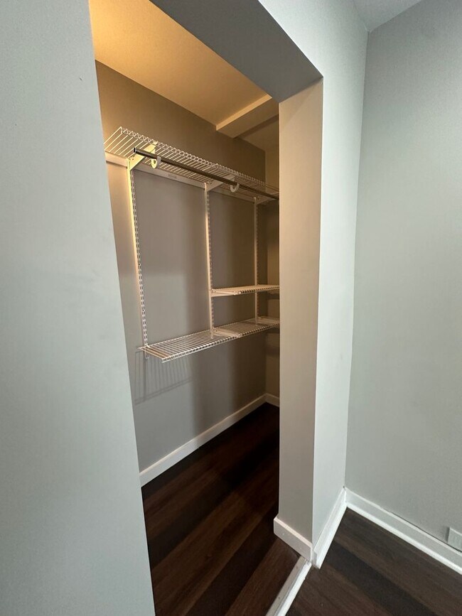 Building Photo - 146 W Lexington Ave