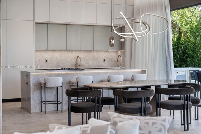 Building Photo - 1045 W 47th Ct