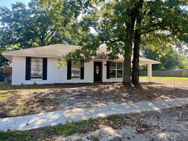 Building Photo - 2056 Vickers Dr