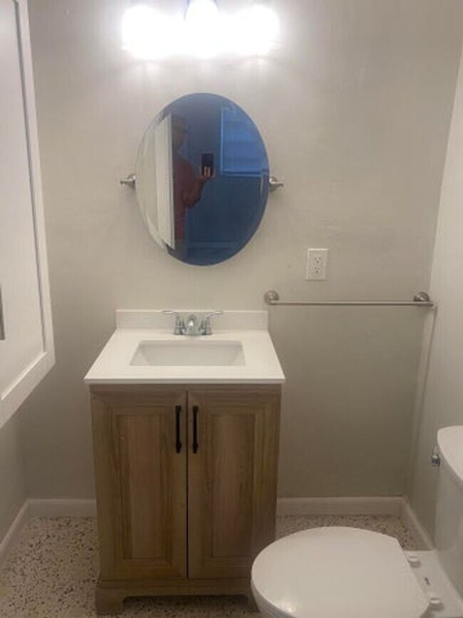 Building Photo - 1427 W Ocean Avenue, Lantana, FL 33462