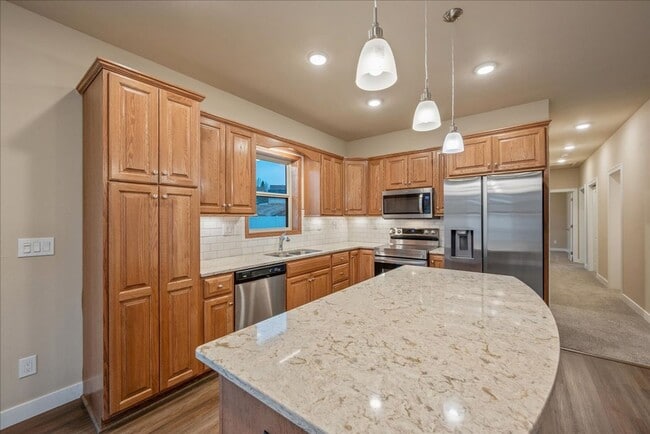 Building Photo - Modern, spacious, and move-in ready—this is the rental you’ve been waiting for!