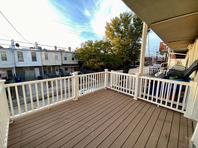 Building Photo - 634 S Newkirk St