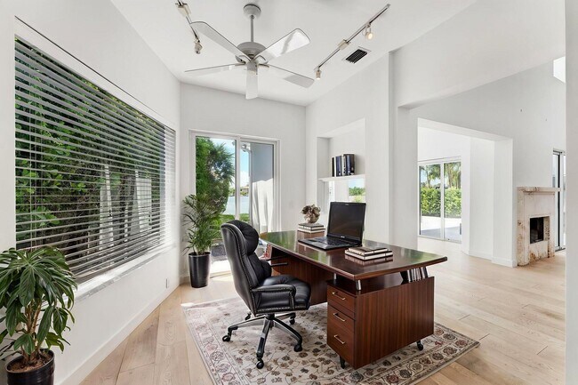 Building Photo - 1026 Seasage Dr