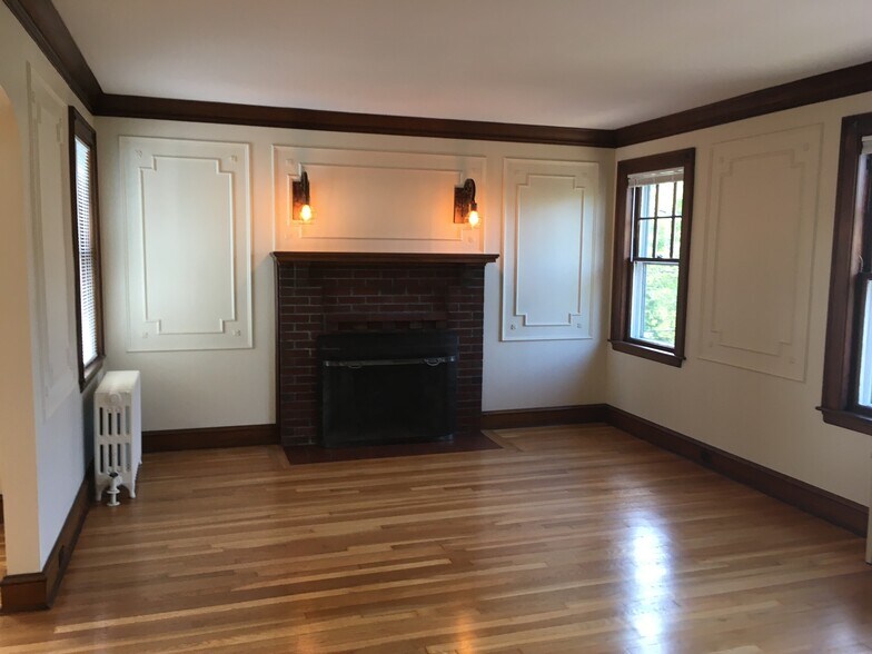 Building Photo - 35 Sanborn Ave