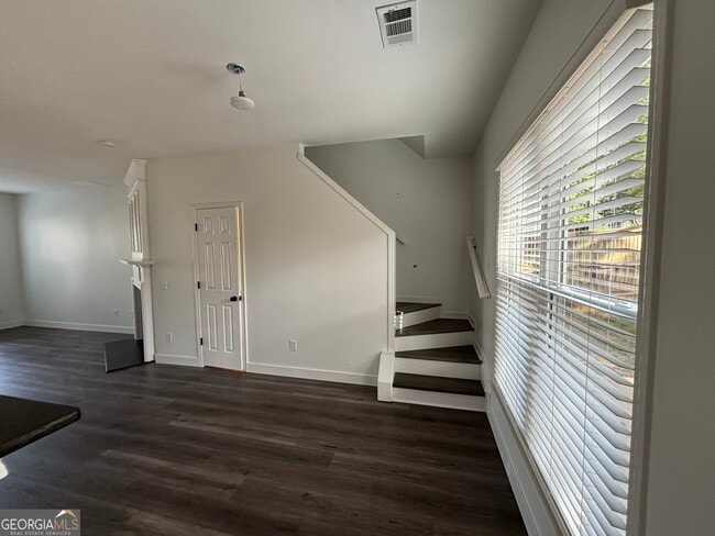 Building Photo - 200 Wellisford Ct