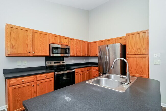 Building Photo - 7007 Duchamp Dr