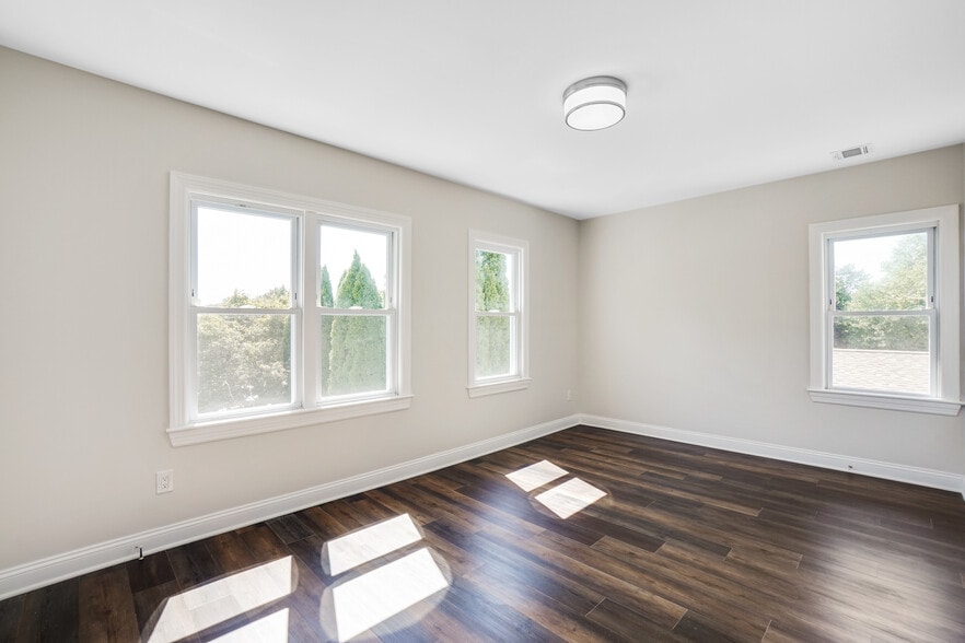 Building Photo - 77 Mill St