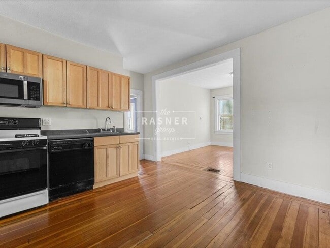 Building Photo - 31 Moore St