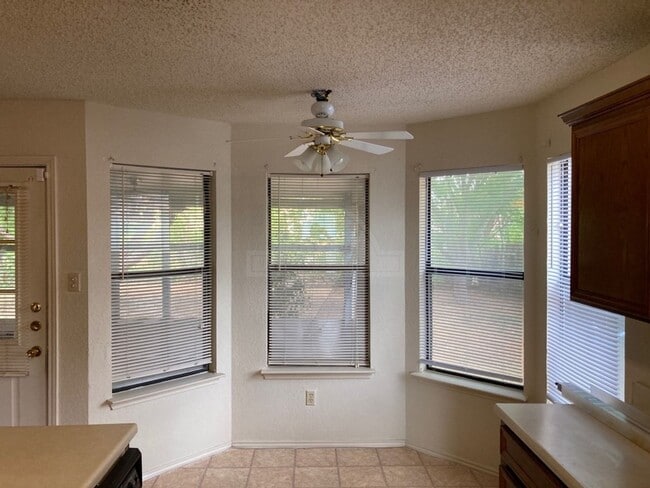 Building Photo - 2607 Schulze Dr