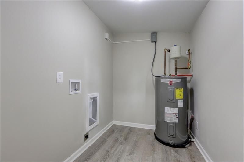 Building Photo - 807 Gilbert St SE