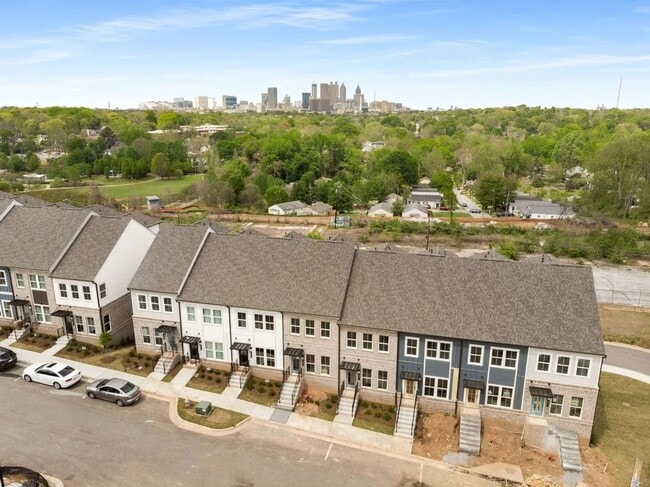 Building Photo - Beautiful Grant Park Townhome Directly on the Atlanta BeltLine w/ City Views!
