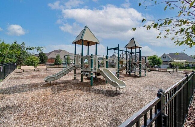 Building Photo - 4579 Silver Oak Dr
