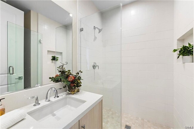 Building Photo - 220 Burwood