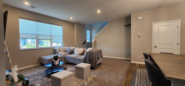 Building Photo - 1515 100th Ave NW