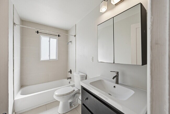 Building Photo - $2,140.95 -  2 bed, 1 bath located in Denver with a big backyard and In Unit Laundry!