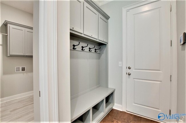Building Photo - 330 Merrydale Dr