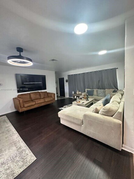 Building Photo - 2827 McKinley St