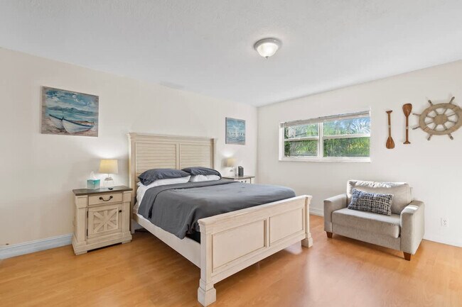 Building Photo - 2424 NE 9th St