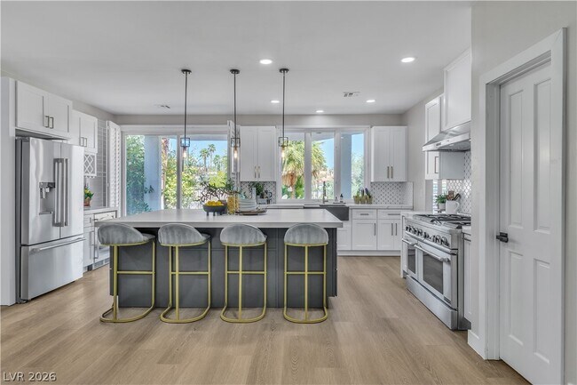 Building Photo - 8848 Rainbow Ridge Dr