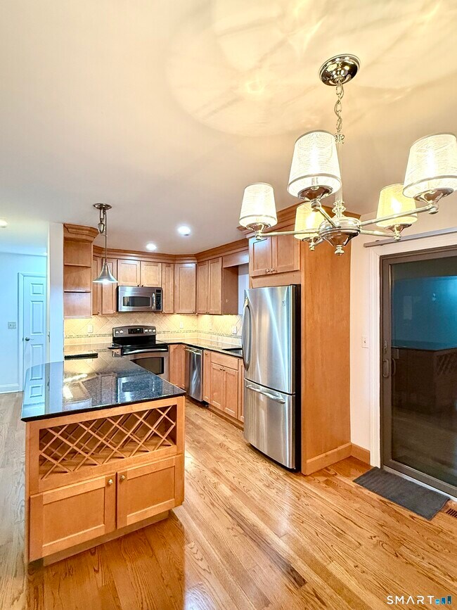 Building Photo - 2289 Bedford St