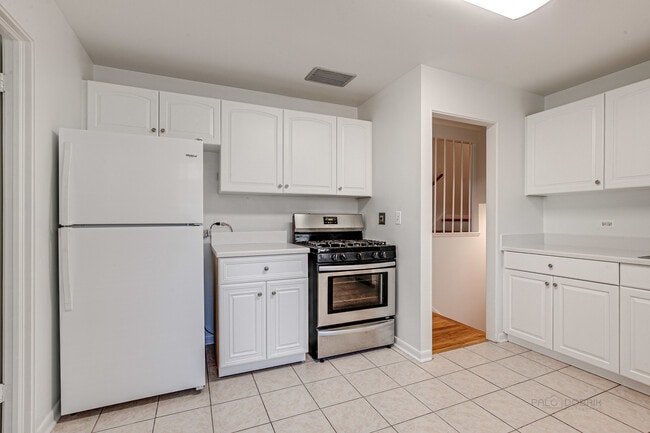 Building Photo - 370 Madison Ave