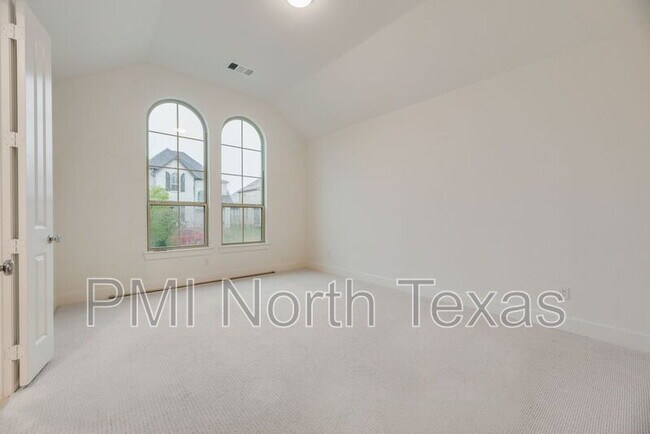 Building Photo - 3926 Stars St