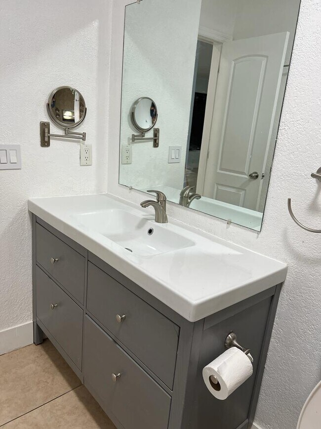 Building Photo - 6870 SW 5th Ct