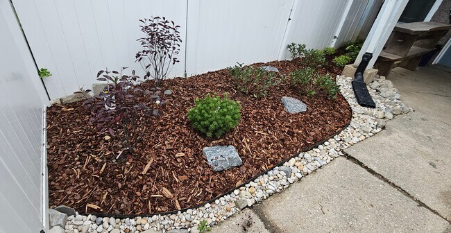 Building Photo - 4633 Kernwood Ave